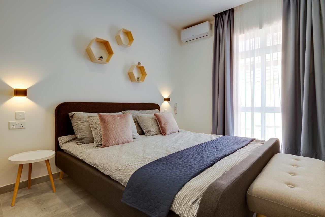 Perfect Location, Idyllic 2Br Apartment Слима Екстериор снимка