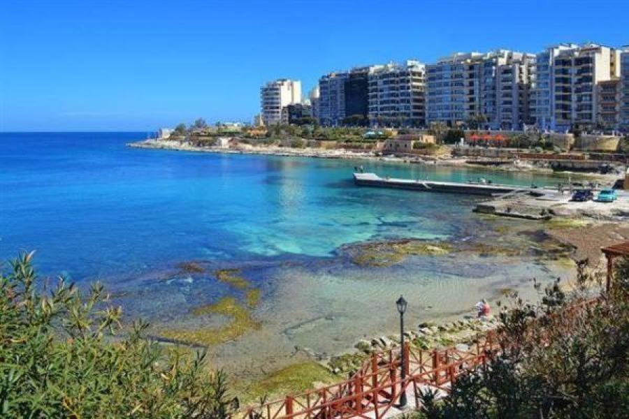 Perfect Location, Idyllic 2Br Apartment Слима Екстериор снимка